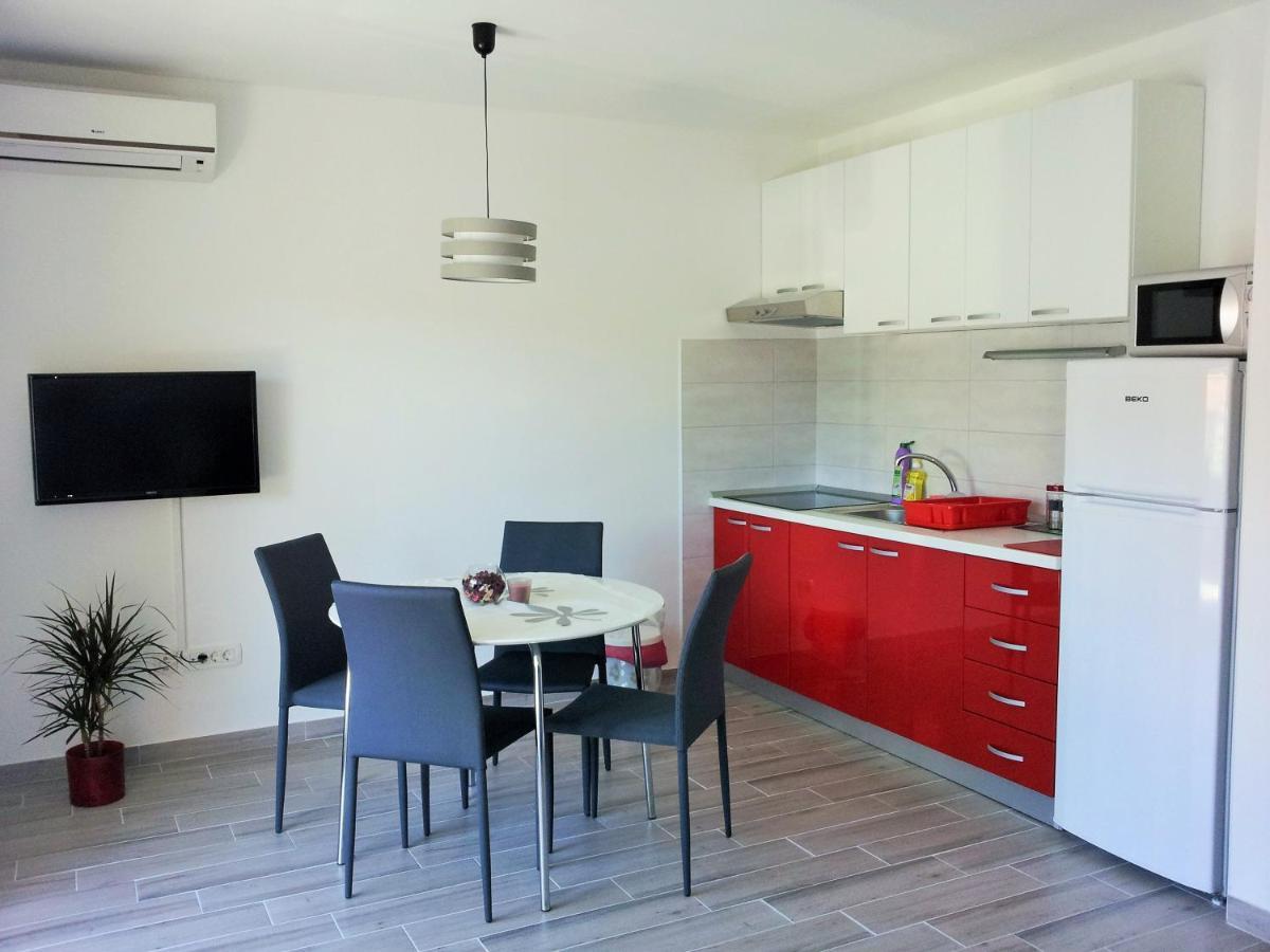 Apartments Zora Рогозница Экстерьер фото