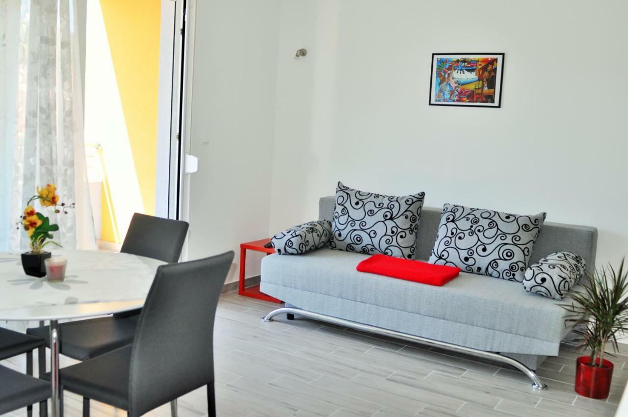 Apartments Zora Рогозница Экстерьер фото