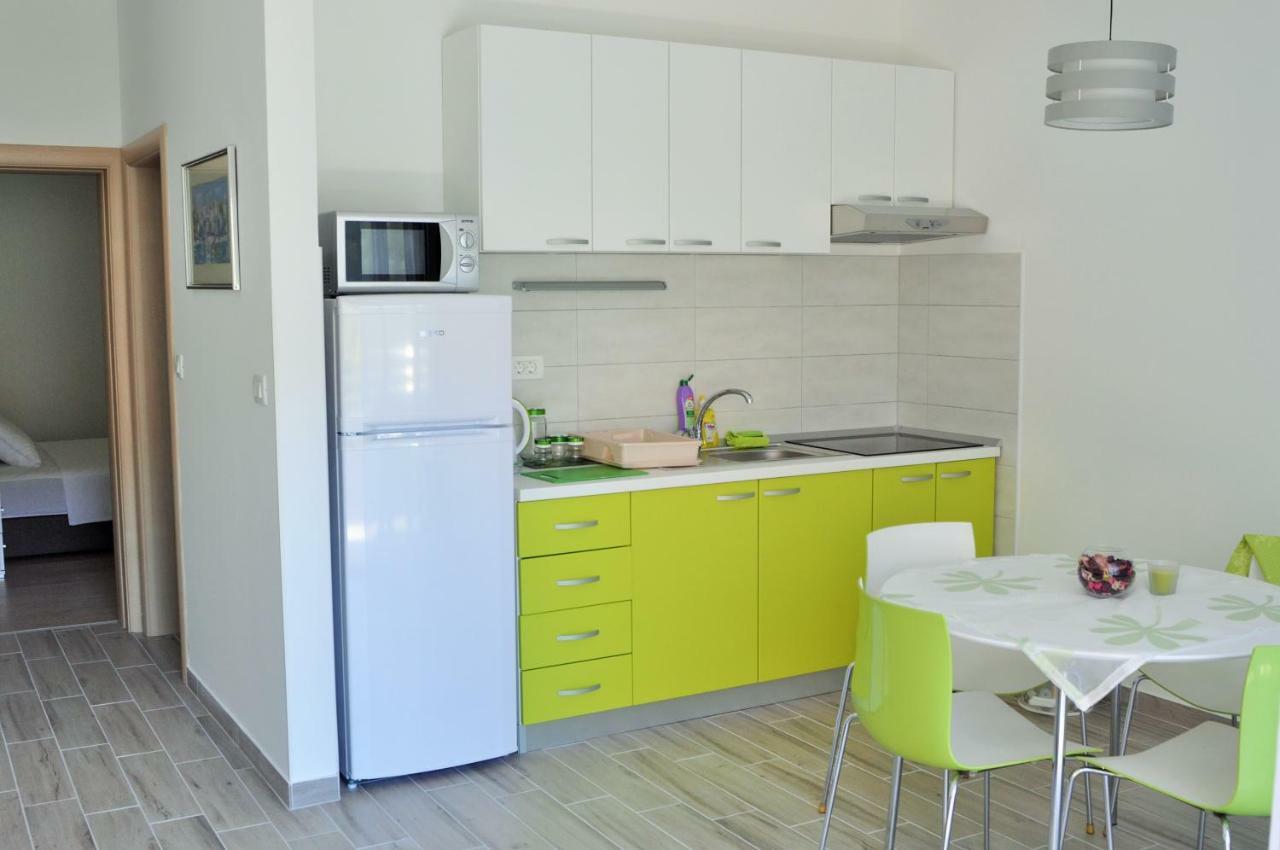 Apartments Zora Рогозница Экстерьер фото