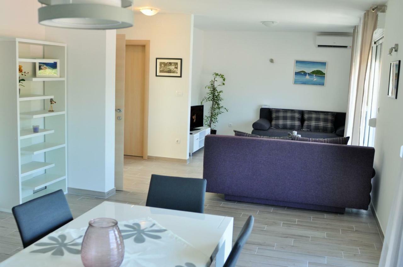 Apartments Zora Рогозница Экстерьер фото