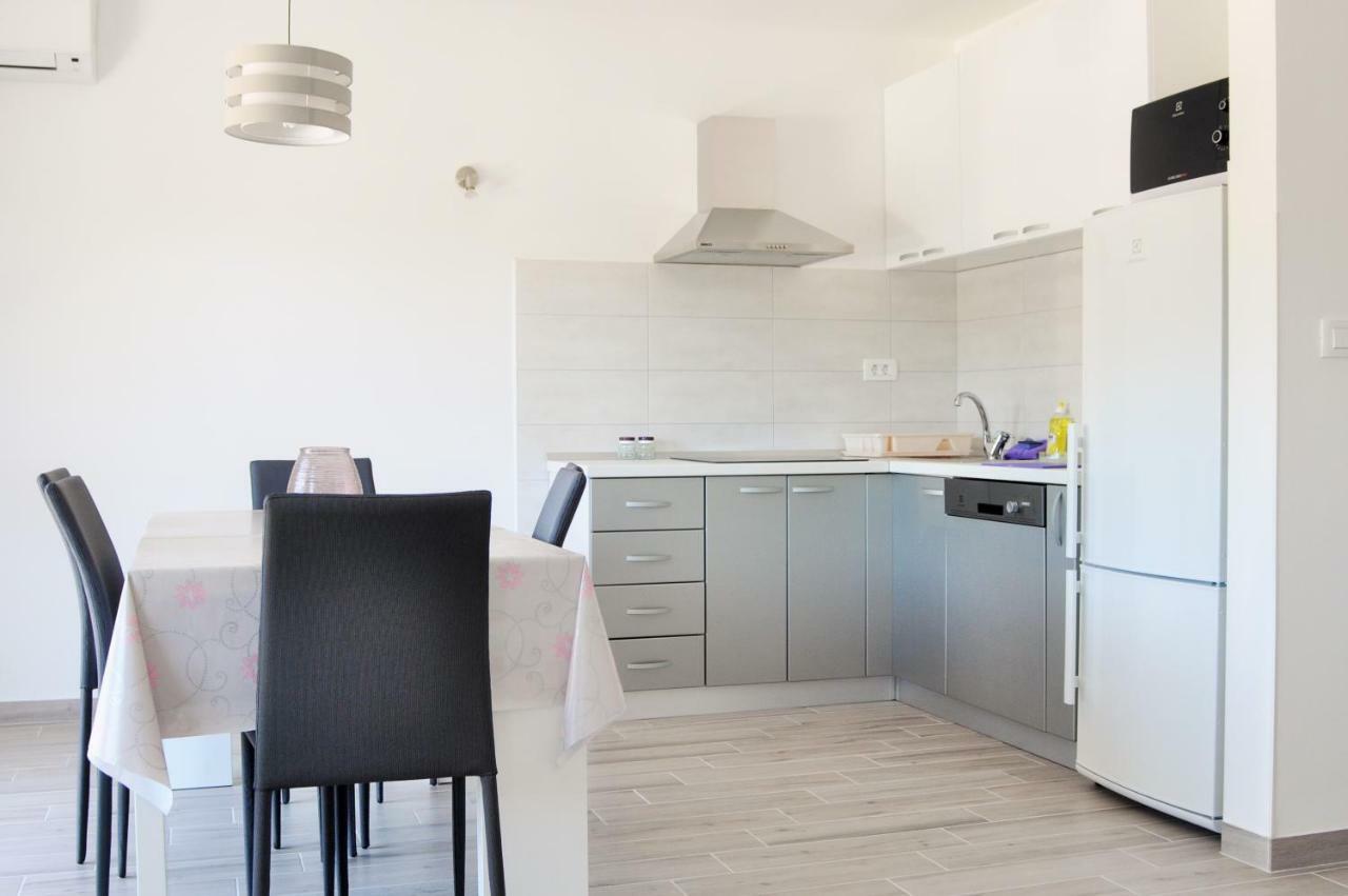 Apartments Zora Рогозница Экстерьер фото