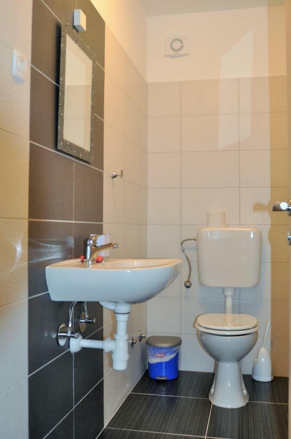 Apartments Zora Рогозница Экстерьер фото