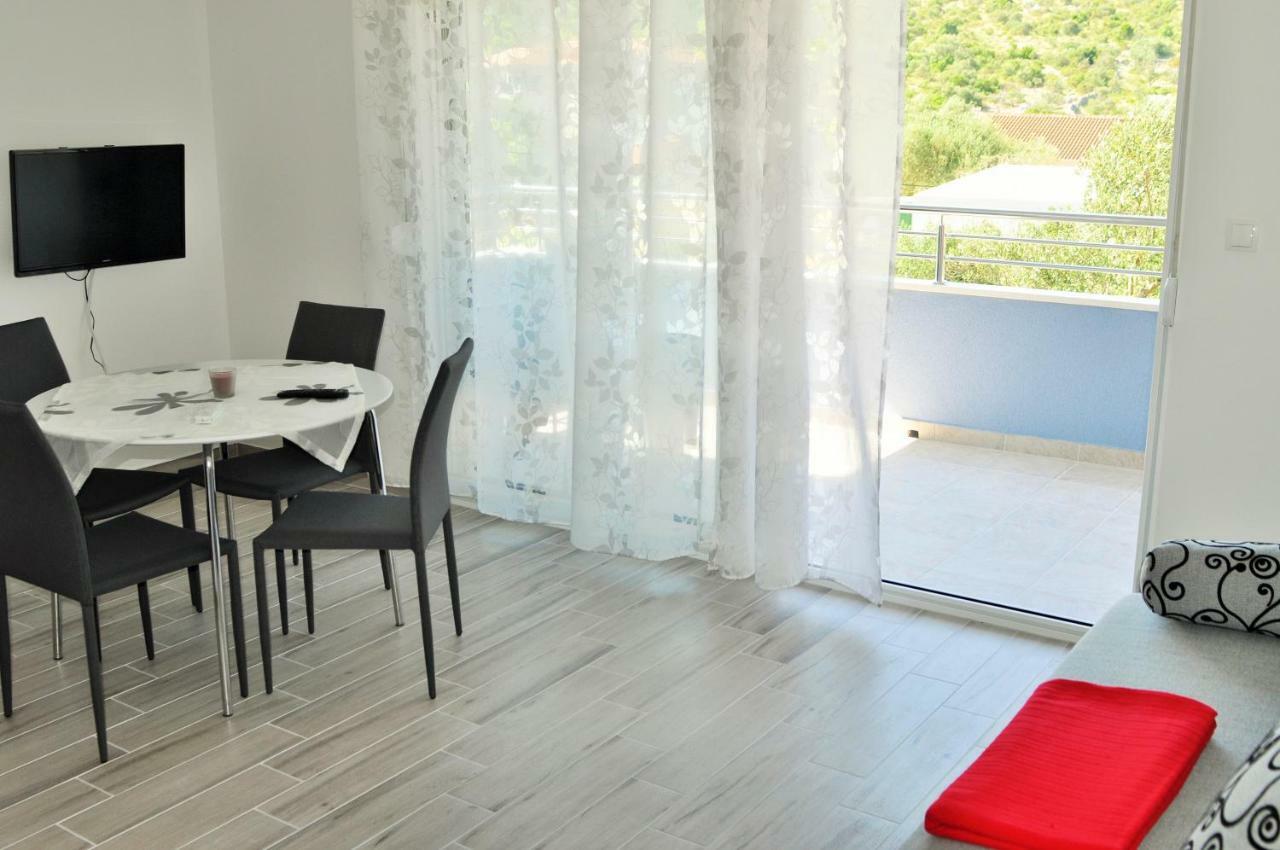 Apartments Zora Рогозница Экстерьер фото