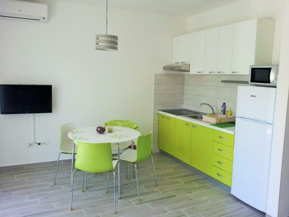 Apartments Zora Рогозница Экстерьер фото