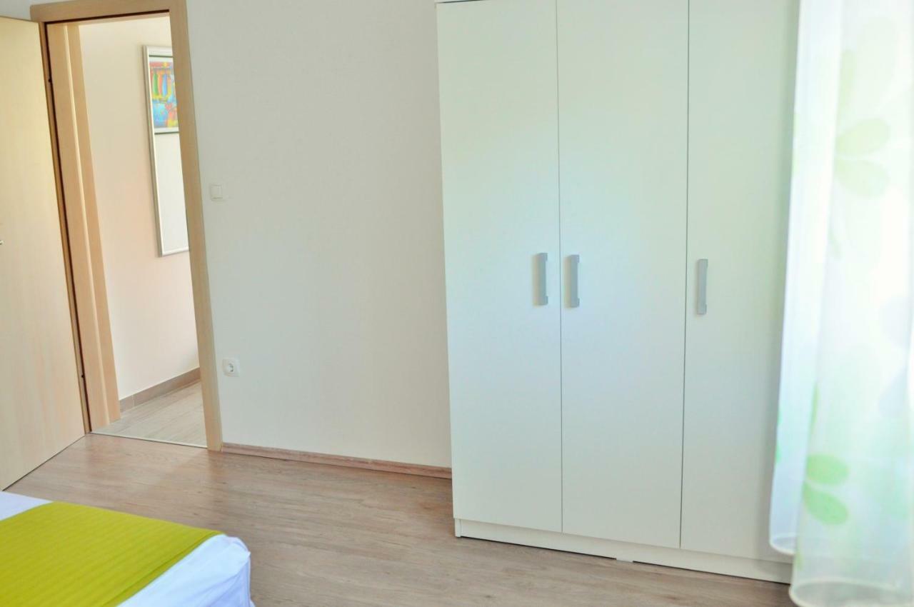 Apartments Zora Рогозница Экстерьер фото