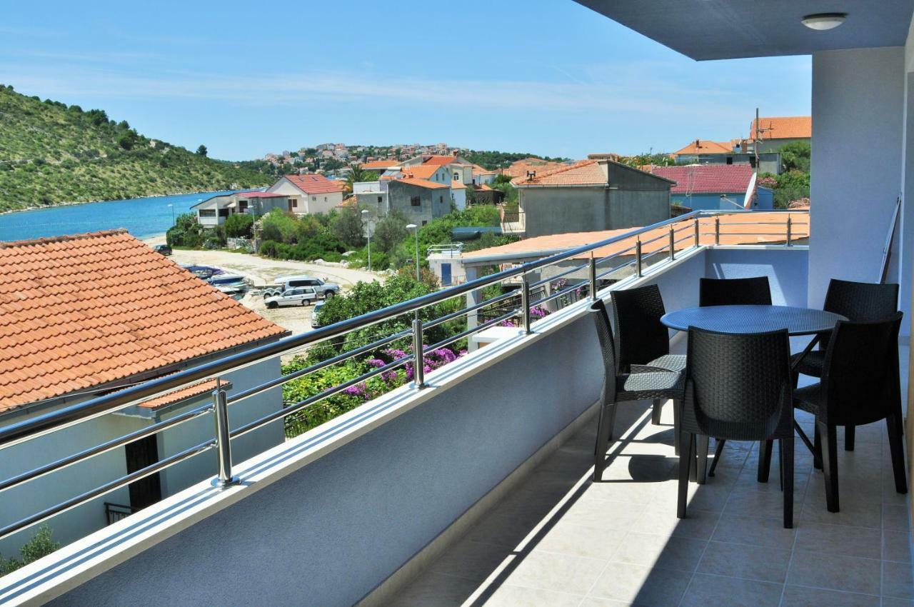 Apartments Zora Рогозница Экстерьер фото