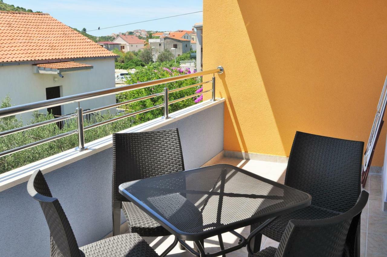 Apartments Zora Рогозница Экстерьер фото