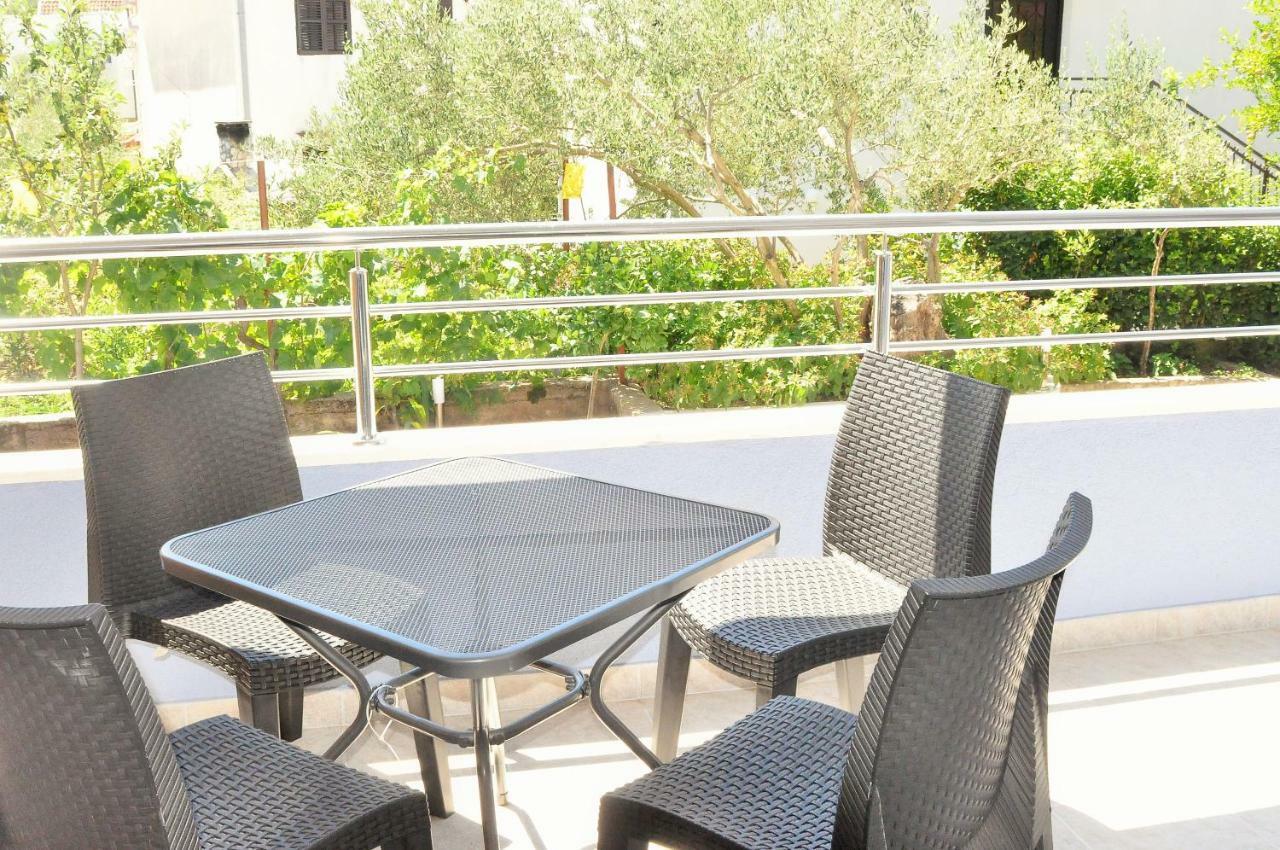 Apartments Zora Рогозница Экстерьер фото